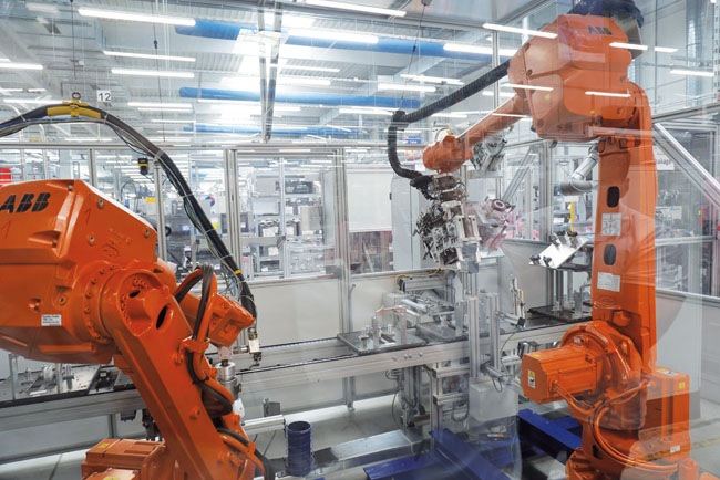 Priemyselné, kartézske aj kolaboratívne – roboty sa v zkw nenudia - obr2